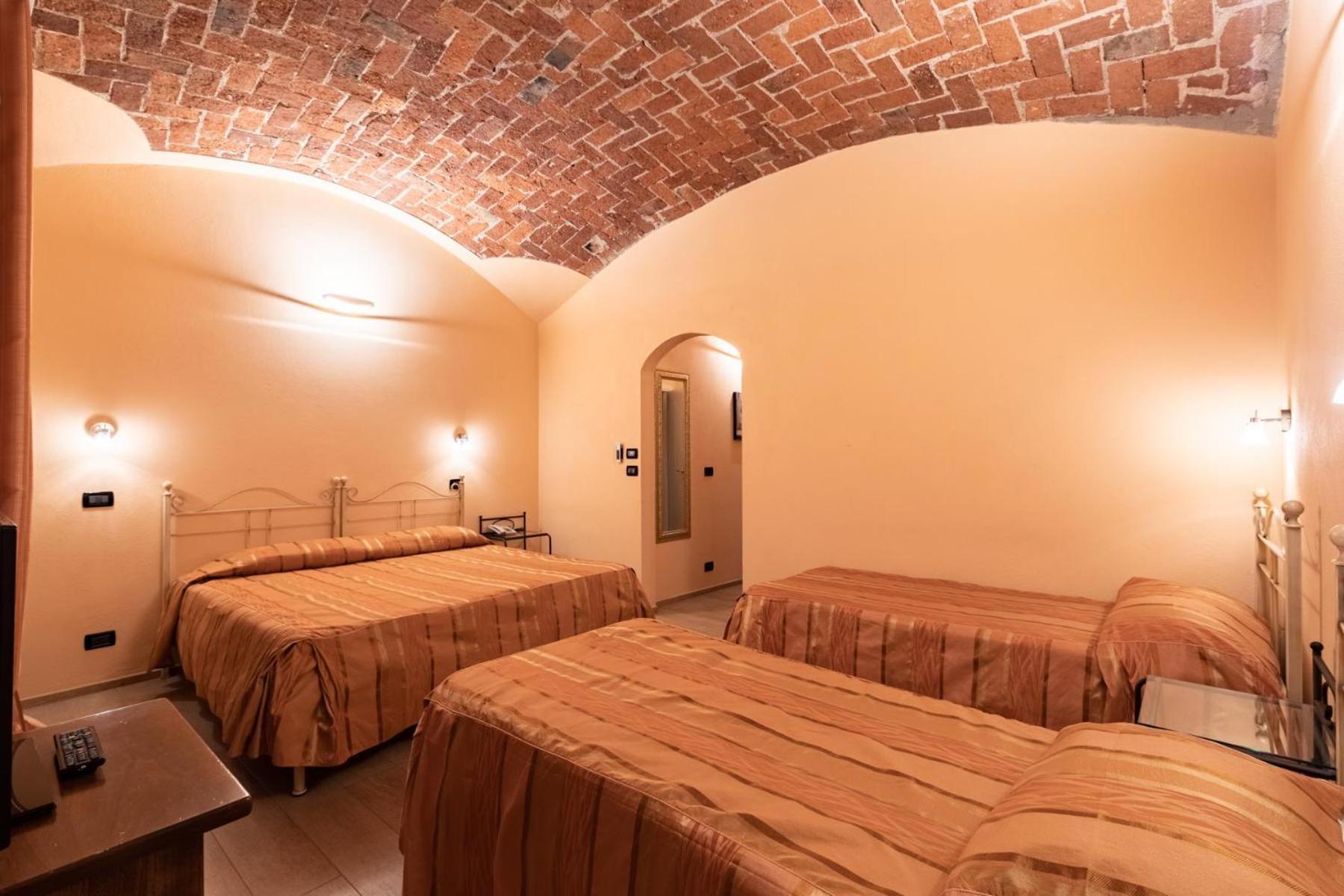 Le Lanterne Hotel Borgo San Dalmazzo Eksteriør billede