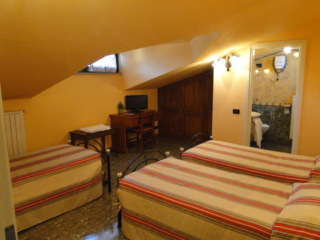 Le Lanterne Hotel Borgo San Dalmazzo Værelse billede